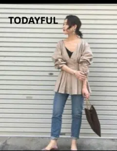 美品:トゥデイフル TODAYFUL タックペプラムシャツ コットン100%のサムネイル
