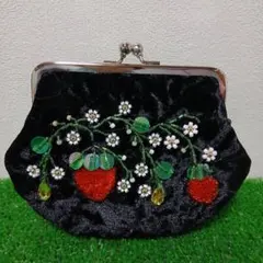 親子がま口財布ハンドメイド❣️苺と白い花☘️❣️☘️ビーズ刺繍のサムネイル