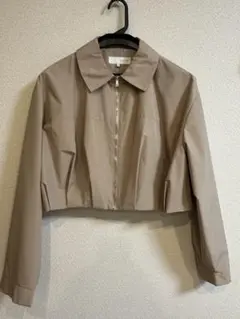 ベージュ クロップドジャケット