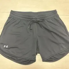 アンダーアーマー レディース　ショートパンツ　黒　ブラック　SM