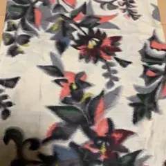 正絹　約35×156 薄ベージュに黒桃青黄色　ぼやけた花柄　長め