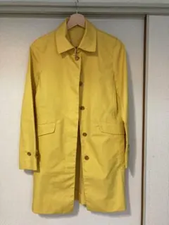 イエロートレンチコート