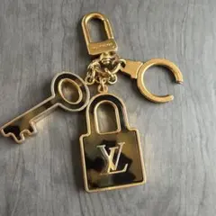 Louis Vuitton キーホルダー 鍵 (箱付き)