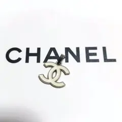 CHANEL CCロゴチャーム　ホワイト×シルバー