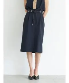 【新品未使用】TONAL MULTI ハトメタイトスカート　ネイビーのサムネイル