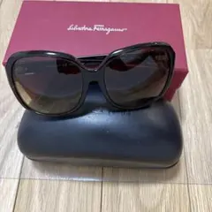 Salvatore Ferragamo サングラスのサムネイル