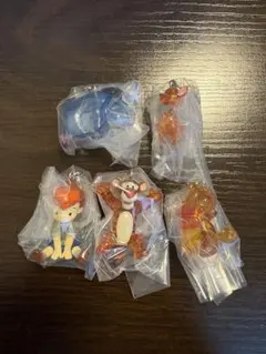 新品未開封　くまのプーさん　めじるしアクセサリー　ガチャガチャ　5種