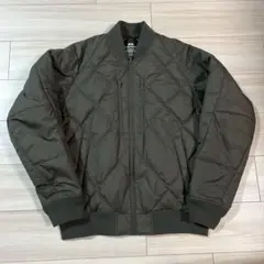 ユニクロ　ホワイトマウンテニアリング リサイクルハイブリッド　ダウンジャケット