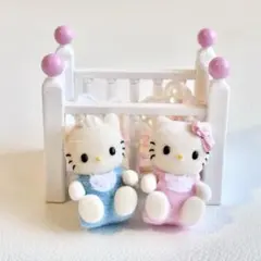 激レア】キティ & ダニエル デニムソファ ぬいぐるみセット - メルカリ