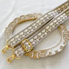 1点限り☆スマホショルダーストラップ／インド刺繍／ハンドメイド／ダークベージュ