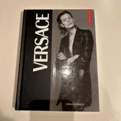 Designs ベルサーチ 1994年 写真集 Gianni Versace ファッション】1994/95年 GIANNI VERSACEカタログ 写真集 - メルカリ