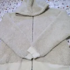niko andのボアのファファのベージュのフード付きのブルゾンのジャンパーです