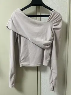 オフショルダー薄ピンク薄紫 長袖トップス