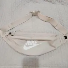 NIKE アイボリー ウエストポーチ