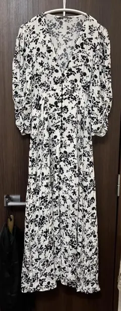 ZARA 白　花柄ロングワンピース Sサイズ