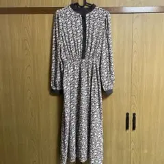 花柄スタンドカラー長袖ワンピース