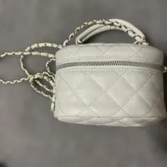 シーインshein キルティングバニティバッグ　ホワイト　白　チェーン