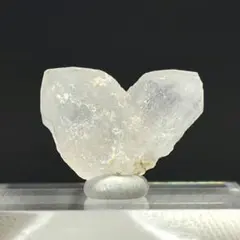 クォーツ　水晶　日本式双晶　鉱物標本　原石　天然石　ストーン　マダガスカル産