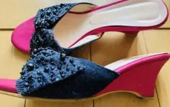 ビーズ装飾リボン付き赤ネイビーのミュール