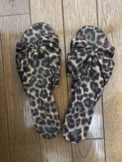 ZARA レオパード柄 サンダル 39サイズのサムネイル