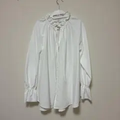 GU フリルネックブラウス ホワイト S【新品】のサムネイル
