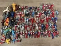 【大量】ウルトラマン＋怪獣 フィギュア約100体 おまけ付き まとめ売り