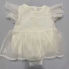 Betty バタフライクリームフリルロンパース