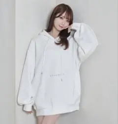 Rosemuse Enboss logo hoodie ホワイト