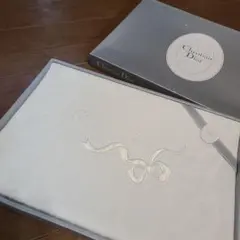 Christian Dior…シーツ140✖240cm箱開けたロゴ面消毒液染み有 Christian Dior ダブルボックスシーツ - メルカリ