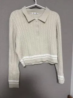 ベージュ ケーブルニット ポロセーター