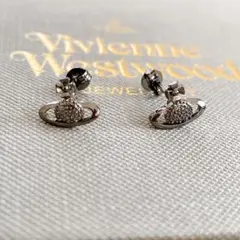 ヴィヴィアン ピアス