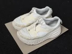 ジッパー付きホワイトスニーカー