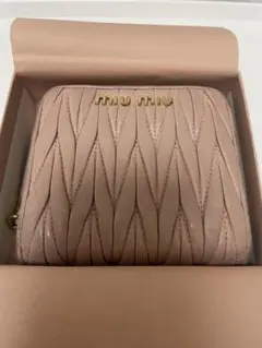 【miu miu】マテラッセ 二つ折り財布のサムネイル