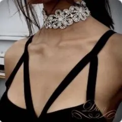 新品未使用品‼️フラワー チョーカー キラキラ