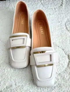 【新品】ST&SAT ホワイト フラットシューズ ゴールドバックル