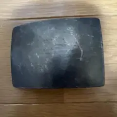 シンプルな金属製ベルトバックル