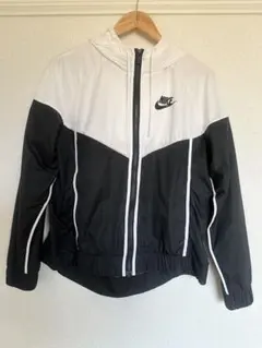 【美品】Nike フード付きウィンドブレーカー 白/黒