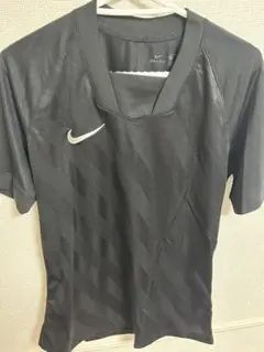 Nike ブラック ストライプシャツ