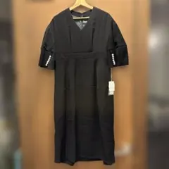 黒 半袖 Vネック ワンピース パールボタン