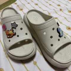 メガ クラッシュクロッグ ホワイト 24cm w8 crocs 美品 チャーム付
