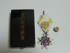日本国 勲章 記章 徽章 戦後版 勲四等瑞宝章 略綬 共箱 銀製 勲四等瑞宝章 旧日本軍 当時物 戦前 大日本帝国陸軍海軍 軍隊