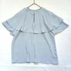 美品✨ノーブル ケープフリルブラウス 半袖 近年モデル ブルーのサムネイル