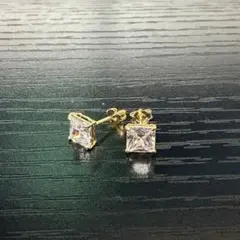 美品♪人気♡プリンセスカット一粒ダイヤ計0.3ctのK18YGピアス - メルカリ