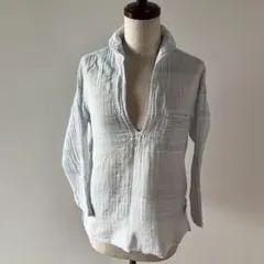 水色ストライプVネック七部袖口シャツ