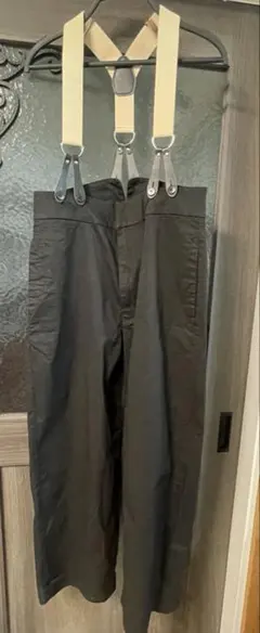 ブラックサロペット ベージュストラップ付き