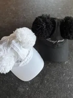 ディズニーランド　ミッキーマウス ポンポン付きキャップ 2色セット