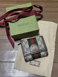 GUCCI GGスプリームハートモチーフ二つ折り財布 ウォレット 美品