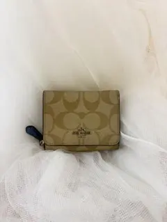 Coach 三つ折り財布 ベージュ ロゴ入り