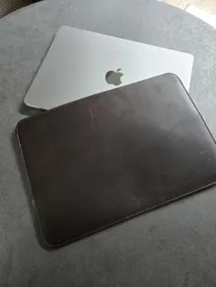 プレミア】職人が作るレザースリーブ13インチMacBookProボックスカーフ