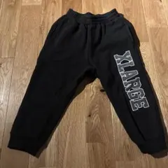 XLARGE キッズ ロゴ入り長パンツ ブラック
